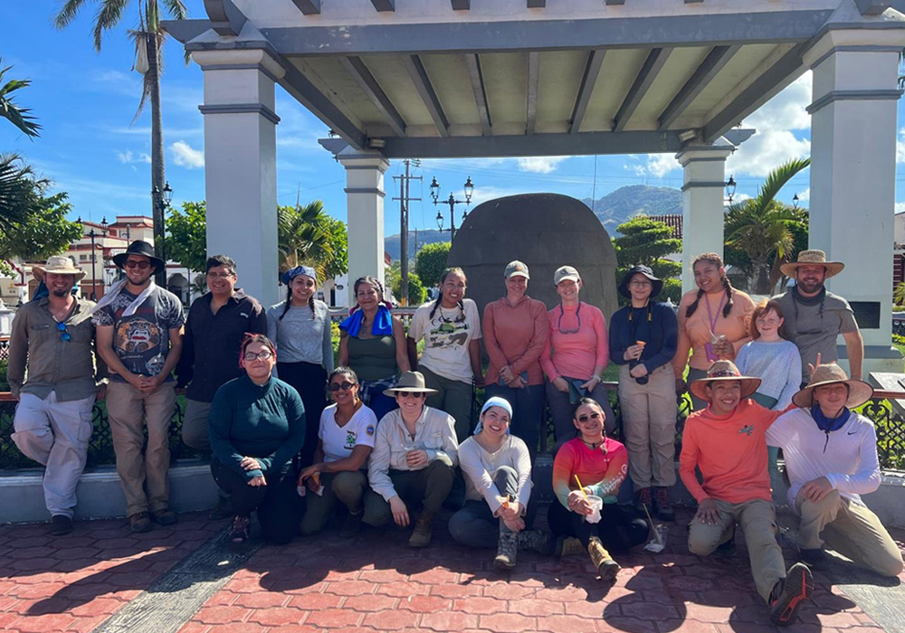 group picture in Estampa Verde in Los Tuxtlas