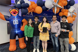 group with Rowdy in front of UTSA balloon arch