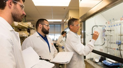 Stanton McHardy with student researchers at the Center for Innovative Drug Discovery