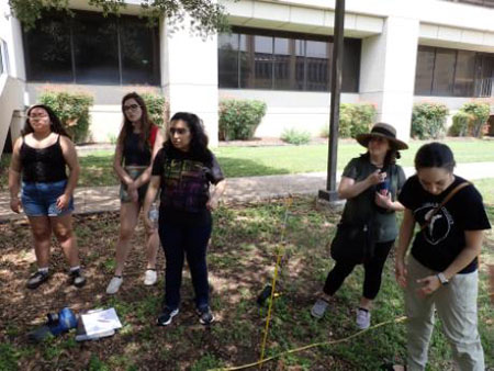 students watching point-quarter measurement technique demonstration