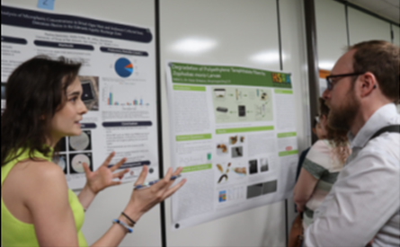 Paulina Quinonez presenting her research