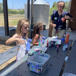 campers making tie dye shirts