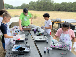 campers making tie-dye shirts