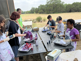 campers making tie-dye shirts