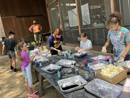 campers making tie-dye shirts