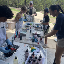 campers making tie-dye shirts