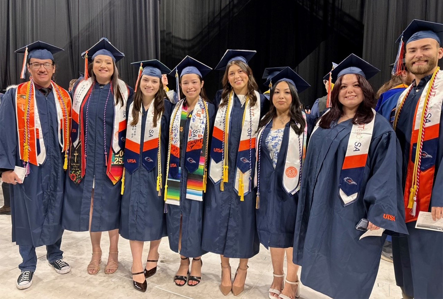 Fall 2025 UTeachSA graduates